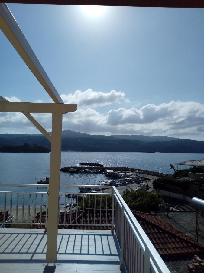 To Limanaki Appartement Finikounta Buitenkant foto