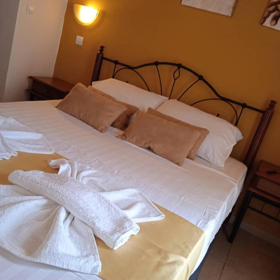 To Limanaki Appartement Finikounta Buitenkant foto