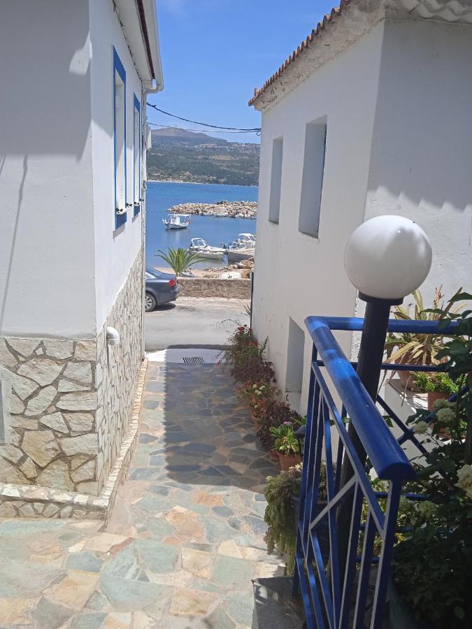 To Limanaki Appartement Finikounta Buitenkant foto